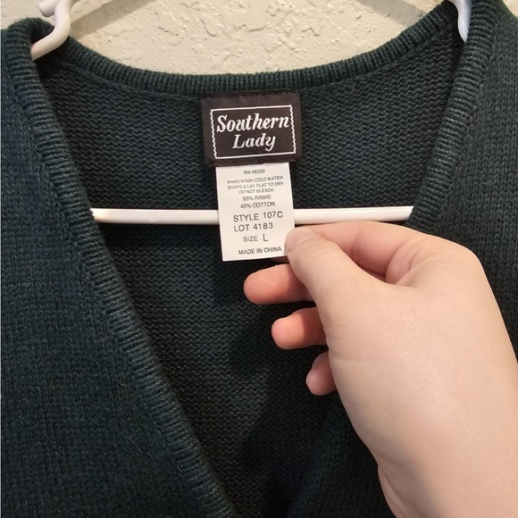 Southern Lady Knit Sweater Vest Size L Green Button up Birds Cardinal Grannycore - Picture 3 of 6